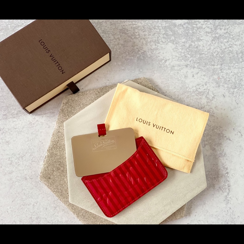 Auth Louis Vuitton Amour Mirror with Vernis Case